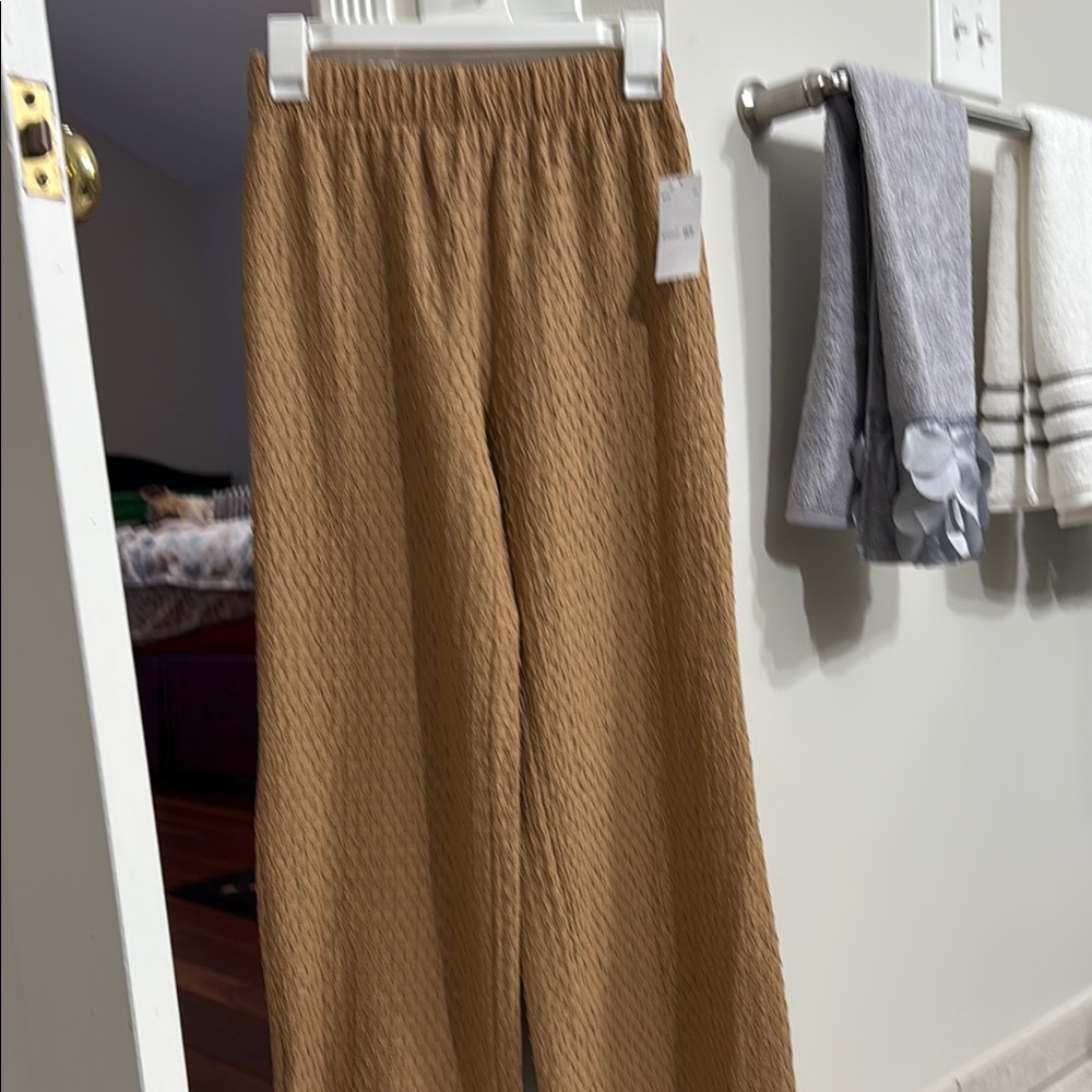 Ladies flareTan pants .. size XS .. elastic waistband 
Textured fabrics .. nwt.
